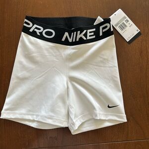 nike pro shorts women’s